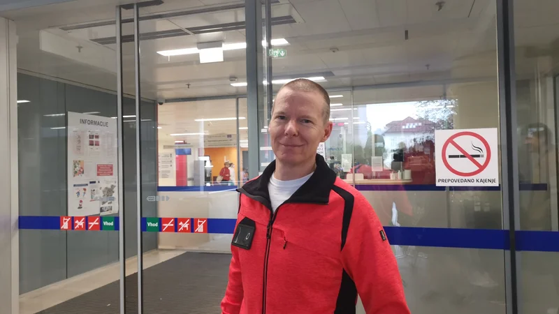 »Nekdo, ki ima zvit prst, čaka morda pet ur. Tudi med obnovo se bomo trudili in oskrbeli vse, a se bo čas čakanja za lažje bolnike in poškodovance verjetno še podaljšal,« je povedal vodja kirurške urgence dr. Uroš Tominc. FOTO: Milena Zupanič