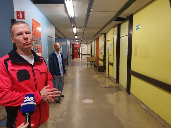 Prostori, ki jih bodo prenavljali, so bili zgrajeni leta 1973, ko je bila odprta tudi glavna stavba UKC. Gre za prizidek, ki je danes sestavni del Diagnostično-terapevtskega centra (DTS), za katerega je bil temeljni kamen položen že leta 2007, a še danes ni končan. FOTO: Milena Zupanič