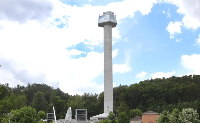 Stolp Kristal je stal pet milijonov evrov, vložek občine pa naj bi se povrnil v petih do sedmih letih. FOTO: Dejan Javornik