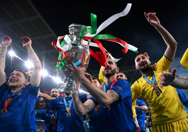 Italijani so se pred tremi leti v Londonu veselili drugega naslova evropskih prvakov. FOTO: Laurence Griffiths/Reuters