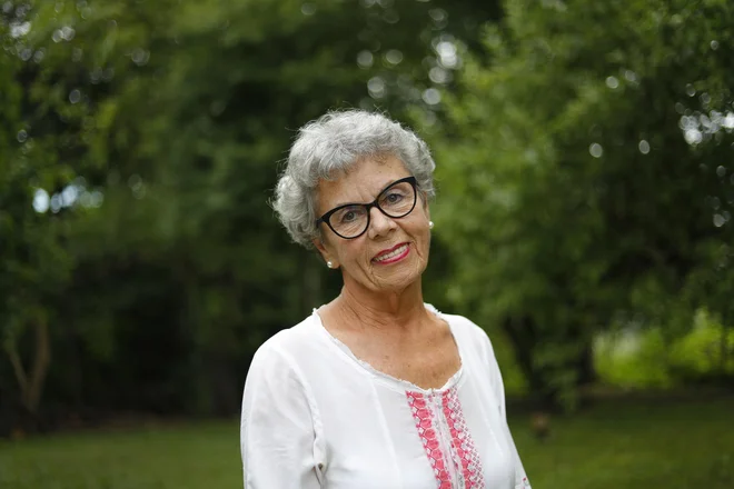 Anita Ogulin čuti, da kljub težki bolezni potuje na oblaku ljubezni. FOTO: Leon Vidic