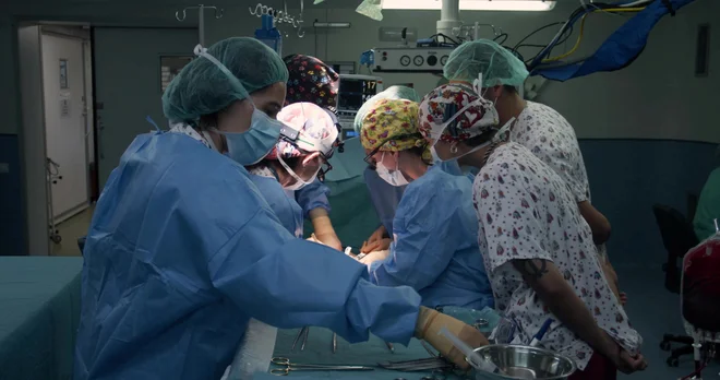 Operacija 13-mesečnega dojenčka. Fotografija je simbolična. FOTO: La Paz Hospital via Reuters