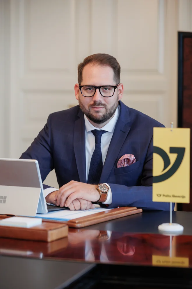 Zdaj omogočamo prevzem in oddajo paketov na več kot 1300 mestih. Imamo že skoraj 150 paketomatov po vsej Sloveniji, pojasnjuje Matej Raspet. FOTO: Črt Piksi/Delo