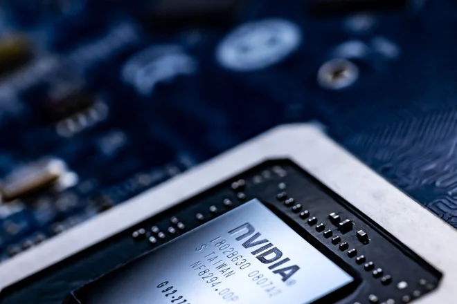 Nvidia, ki je prejšnji teden objavila rekordne četrtletne rezultate, sodi med motorje rasti delnic na borzah. Foto Joel Saget/AFP