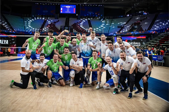 Ni še ravno olimpijska fotografija slovenske odbojkarske reprezentance, a je ta tik za ovinkom. FOTO: Volleyballworld