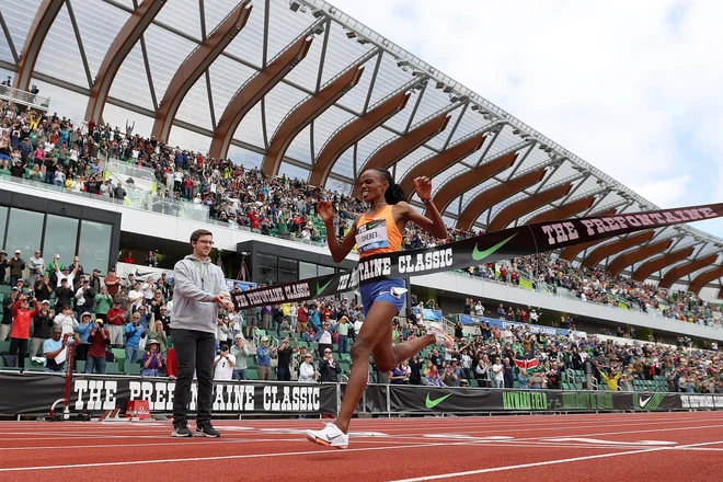 Beatrice Chebet je odtekla svetovni rekord na 10.000 m. FOTO: Steph Chambers/AFP