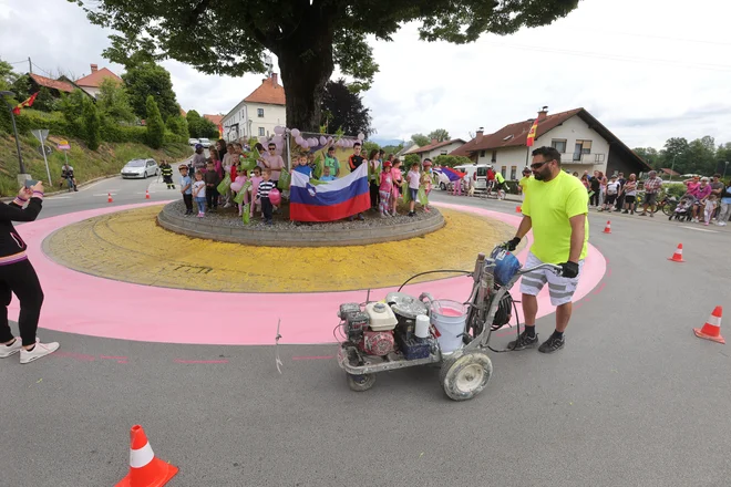 Slo., Komenda, 26.5.2024, Komenda se pripravlja na slavje ob osvojitvi Gira Tadeja Pogačarja, foto: Dejan Javornik Foto Foto:dejan Javornik