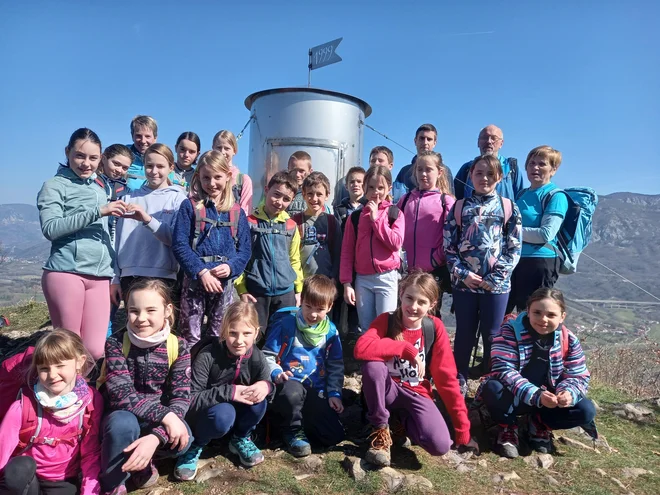 Idrijski planinski podmladek na enem od izletov FOTO: arhiv PD Idrija