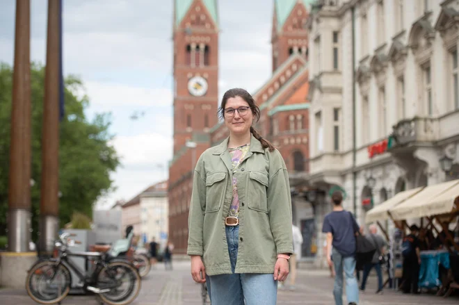 Nika Matanović (2000), ki na Filozofski fakulteti v Mariboru študira angleški in slovenski jezik s književnostjo, je začela pisati že v osnovni šoli. FOTO: Miloš Vujinović/Mediaspeed