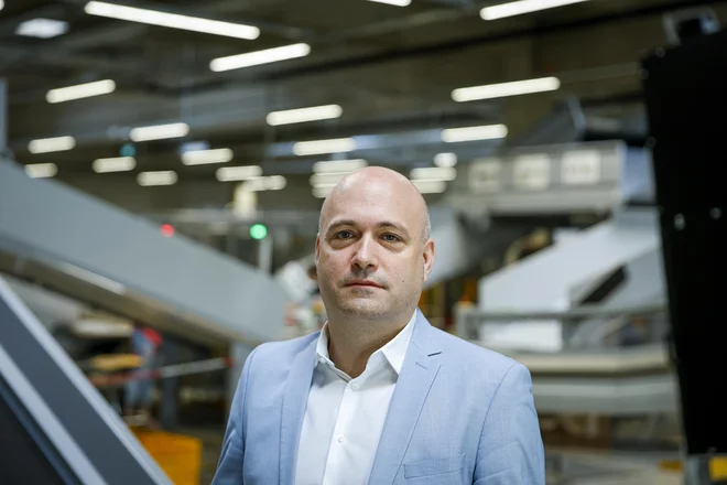 Potrošniki smo pri naročanju pošiljk zelo neučakani, zato Pošta Slovenije veliko vlaga v optimizacijo procesov. FOTO: Jože Suhadolnik/Delo