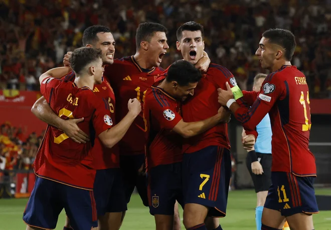 Španija sodi v ožji krog favoritov za finale. FOTO: Marcelo Del Pozo/Reuters