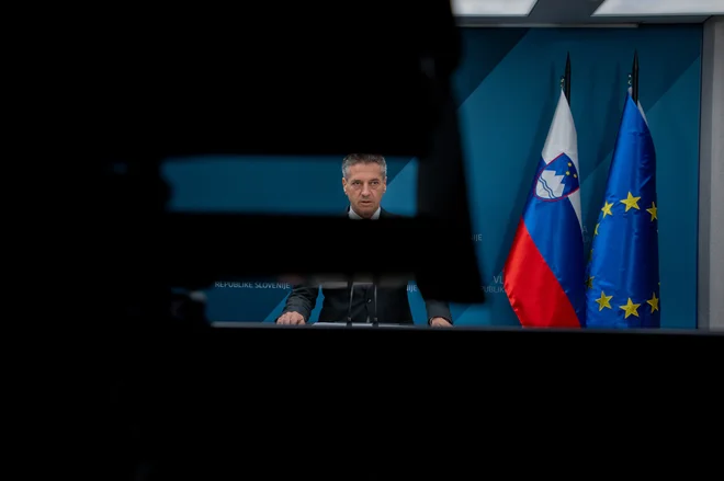 Robert Golob je že v času parlamentarne kampanje napovedoval, da bo odločitve preverjal z javnostjo. Kaj točno preverja skupaj s svojimi sodelavci, bodo zdaj morali razkriti. FOTO: Voranc Vogel/Delo