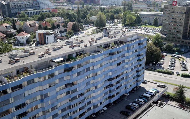 Plačila nadomestila za uporabo stavbnega zemljišča ste pod določenimi pogoji lahko tudi oproščeni, vendar morate podati zahtevo. FOTO: Blaž Samec/Delo