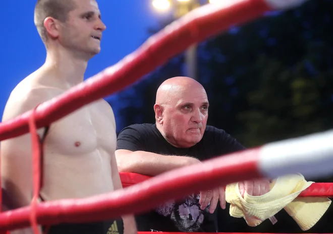 Andrej Baković (na fotografiji s trenerjem Slobodanom Anđelićem) pogleduje proti novi zmagi. FOTO: Dejan Javornik