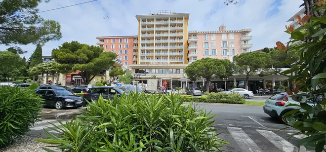 Celostna prenova približno 60 let starega hotela je stala deset milijonov evrov in bo letos največja turistična pridobitev kraja. FOTO: Boris Šuligoj