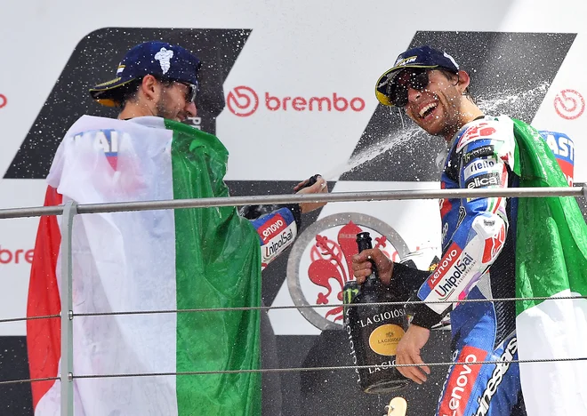 Francesco Bagnaia in Enea Bastianini sta si dala duška po dvojni zmagi v Italiji. FOTO: Jennifer LorenziniReuters