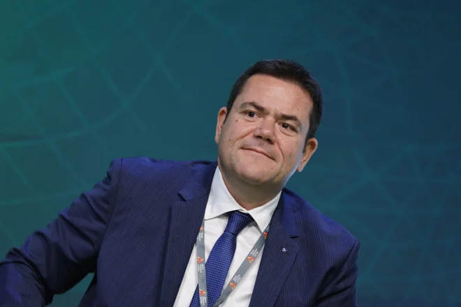 Spletne banke so zamenjale mobilne banke na telefonih. Digitalizacija in vse nove storitve imajo vpliv na stranke, pri čemer je zelo pomembna uporabniška izkušnja, je poudaril Antonio Argir. FOTO: Leon Vidic/Delo