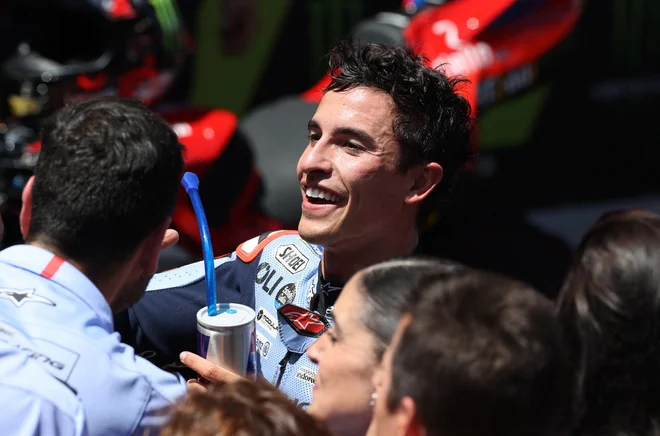 Marcu Marquezu se kar smeji. FOTO: Bruna Casas/Reuters
