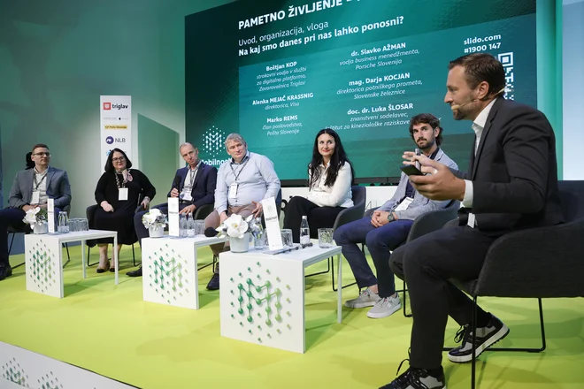 Mobilnost 2024, diskusijski poligon o pametnem življenju = mobilnemu življenju. FOTO: Leon Vidic/Delo