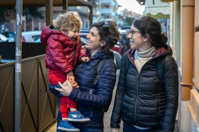 Genny, ki ni Edoardova biološka mama, si mora starševsko pravico uradno šele priboriti, in to v večletnem postopku na sodišču. FOTO: Voranc Vogel