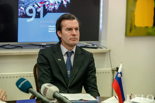Nekdanji direktor Urada za komuniciranje Uroš Urbanija je osumljen zlorabe položaja. FOTO: Črt Piksi