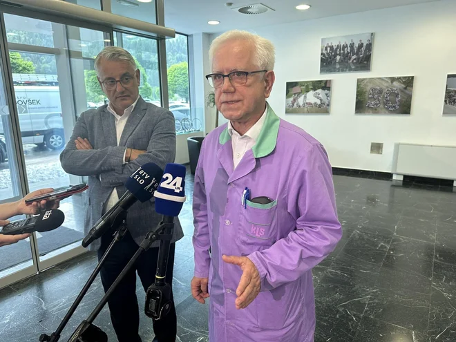 Minister za gospodarstvo, turizem in šport Matjaž Han se je danes srečal z ustanoviteljem KLS Ljubno Mirkom Straškom. FOTO: Lili Pušnik/STA