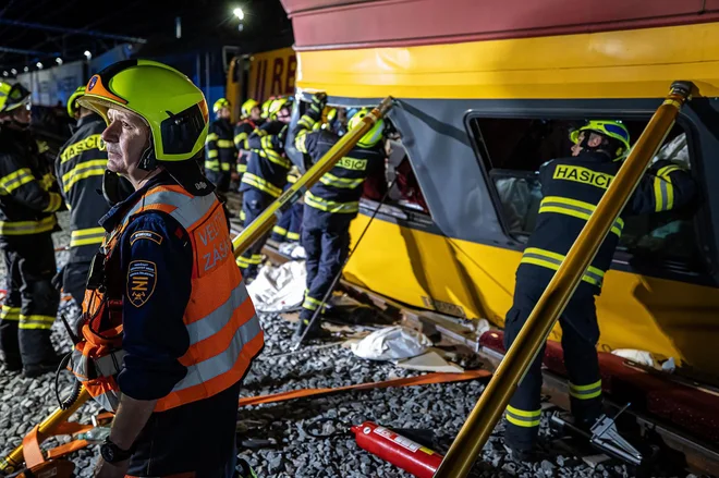 Reševanje ponesrečnih FOTO: Michal Fanta/AFP