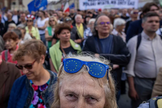 Ne smemo dovoliti, da bi dezinformacije, katerih namen je vnašati razdor v naše evropske družbe, v naše družine, prevladale v našem družbenem in političnem življenju. FOTO: Wojtek Radwanski/AFP
