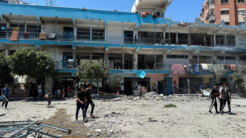 Španija je odločitev o pridružitvi tožbi sprejela po tem, ko je konec maja skupaj z Irsko in Norveško priznala Palestino. FOTO: Doaa Rouqa/Reuters