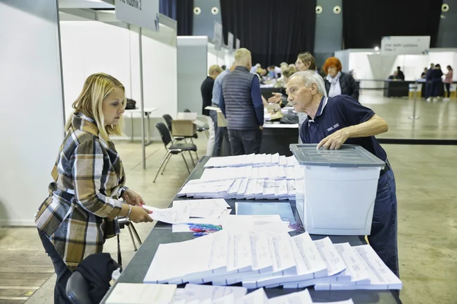 Vprašanja na referendumih so o tem, ali naj se področje zakonsko uredi, ne pa o tem, kakšna naj bo zakonska ureditev. FOTO: Jože Suhadolnik/Delo