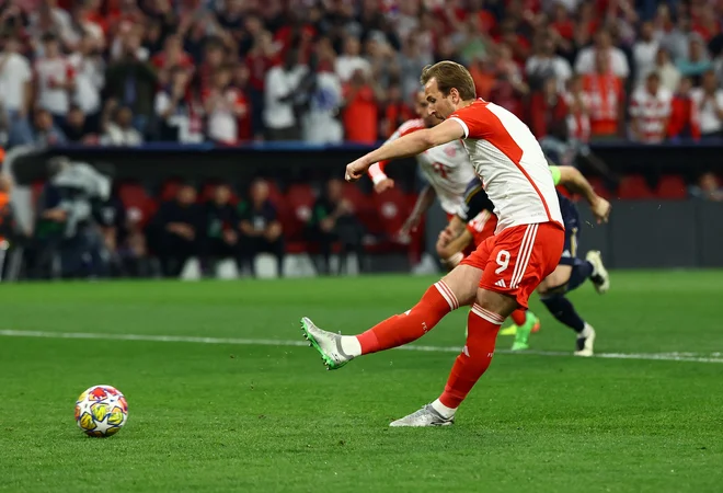 Harry Kane je bil prvi strelec Bayerna. FOTO: Kai Pfaffenbach/ Reuters