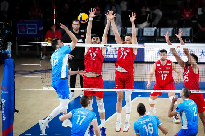 Klemen Čebulj v napadu. FOTO: Volleyballworld