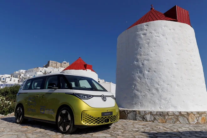 »To, kar počnemo na Astipalei, se bo v naslednjih dvajsetih, tridesetih letih zgodilo na številnih območjih po vsem svetu,« je predstavnica Volkswagna pojasnila razloge za prihod nemškega avtomobilskega velikana na otok. FOTO: Alkis Konstantinidis/ Reuters