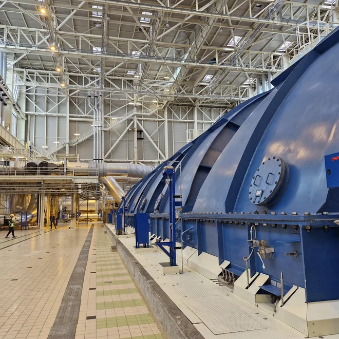 Turbina z močjo 1750 megavatov se vrti s 1500 obrati na minuto v 1600 MW jedrskem reaktorju. FOTO: Borut Tavčar