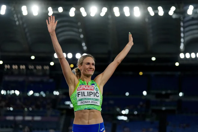 Neja Filipič se je takole veselila uspešnega nastopa. FOTO: Aleksandra Szmigiel/Reuters