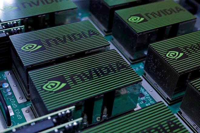 Delnice podjetja Nvidia so v prvem tednu junija 2024 dosegle vrednost nad tri bilijone dolarjev, kar je povzročilo prehitevanje Appla po tržni kapitalizaciji. FOTO: Tyrone Siu/Reuters