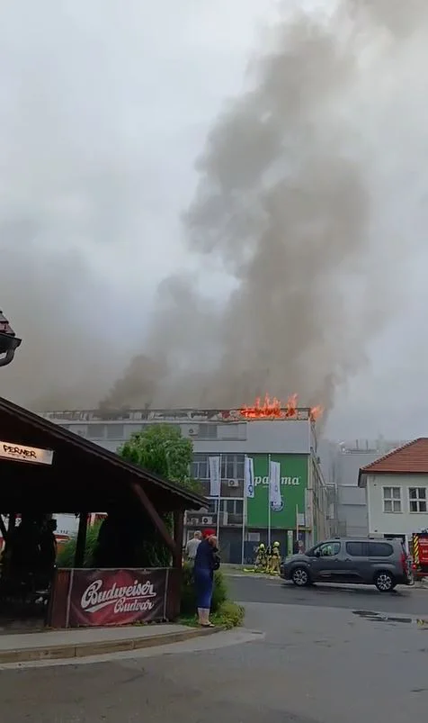 Zagorelo je nekaj minut po 18. uri. FOTO: J. l.