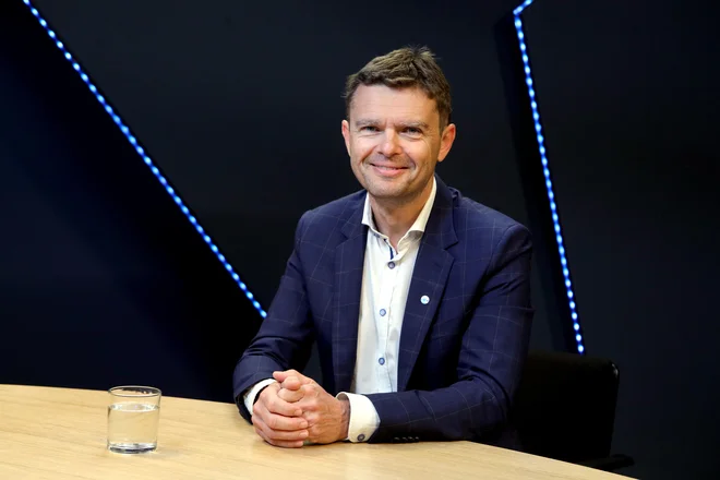 Boštjan Škufca Zaveršek: »Če ne kupite srečke za loto, ne morete zadeti nagrade. Torej, če se ne začnete ukvarjati z obrambo pred kibernetsko nevarnostjo, potem zagotovo ni možnosti, da bi se pred napadi ubranili.« FOTO: Marko Feist/Delo
