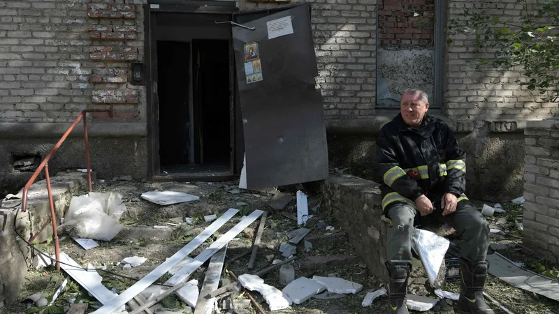Ukrajinski predsednik Volodimir Zelenski je priznal, da so najtežje razmere v okolici mesta Pokrovsk v Doneški oblasti. FOTO: Stringer/AFP