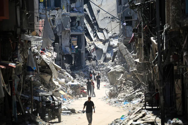 V napadih na Gazo je umrlo že več kot 37.000 ljudi. FOTO: Eyad Baba/AFP