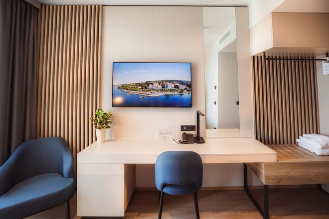 Prenovljen Hotel Riviera 4* vas pričakuje s sodobnimi sobami, bogato ponudbo in neprekosljivim udobjem. FOTO: Jakob Bužan