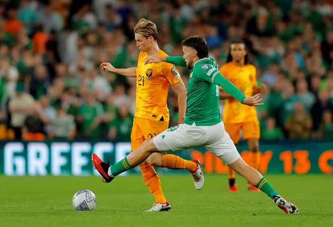 Frenkie de Jong za Barcelono ni igral od aprila. FOTO: Clodagh Kilcoyne/Reuters