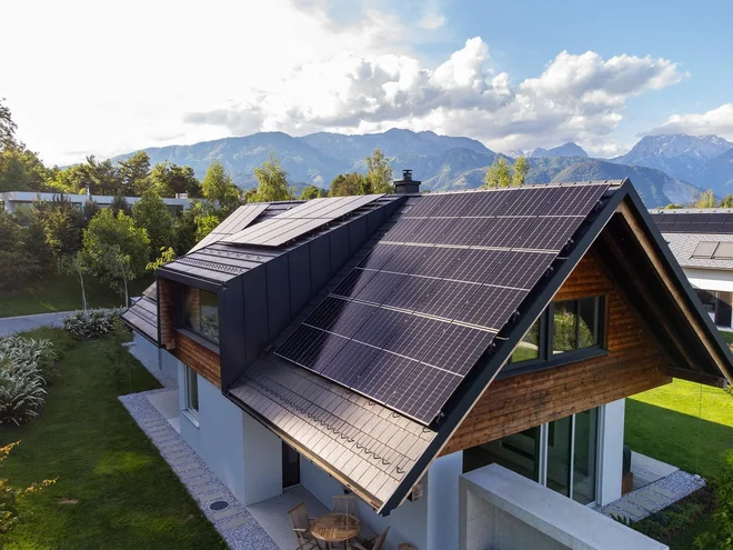 Potrošniki lahko z novim modelom odkupa presežkov električne energije zmanjšajo svoje stroške za električno energijo. FOTO: GEN-I Sonce