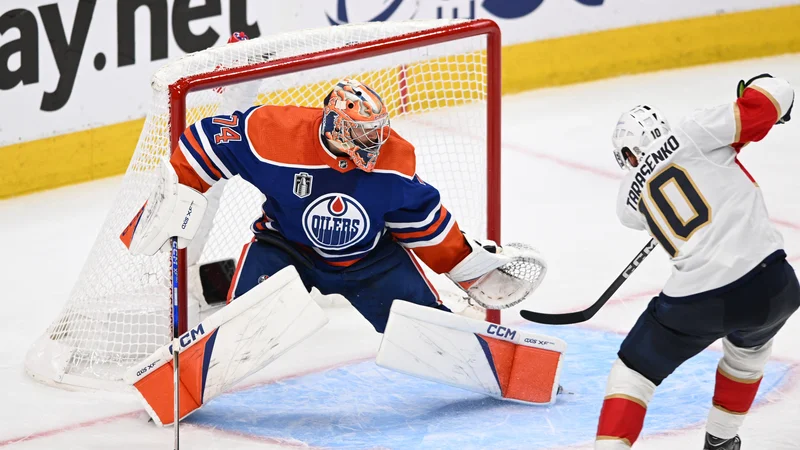 Vladimir Tarasenko je z golom pomagal Floridi do tretje zmage proti Edmontonu. Stanleyjev pokal je Floridčanom na dosegu rok. FOTO: Walter Tychnowicz/Usa Today Sports Via Reuters Con