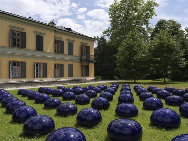 Razstava Ai Weiweia je umeščena v kompleks cesarske palače, ki naj bi s tem izgubila nekaj svoje historične patine in sterilnosti. FOTO: promocijsko gradivo