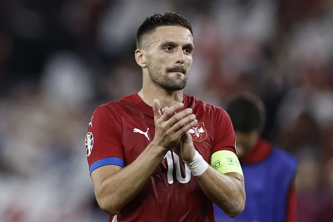 Srbski kapetan Dušan Tadić je tekmo proti Angliji začel na klopi. FOTO: Kenzo Tribouillard/AFP