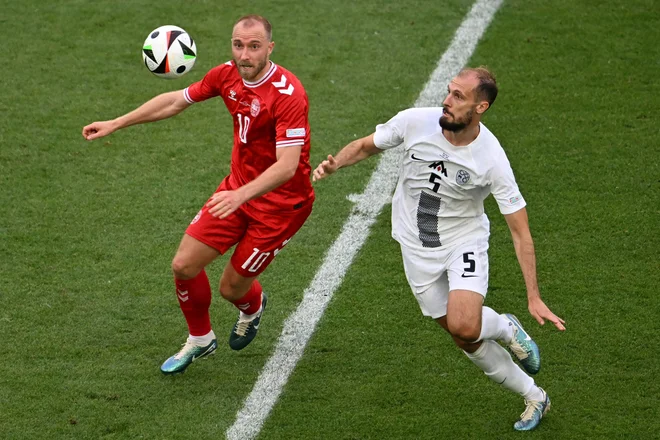 Gorenc Stanković se je tako boril s Christianom Eriksenom. FOTO: Fabrice Coffrini/AFP