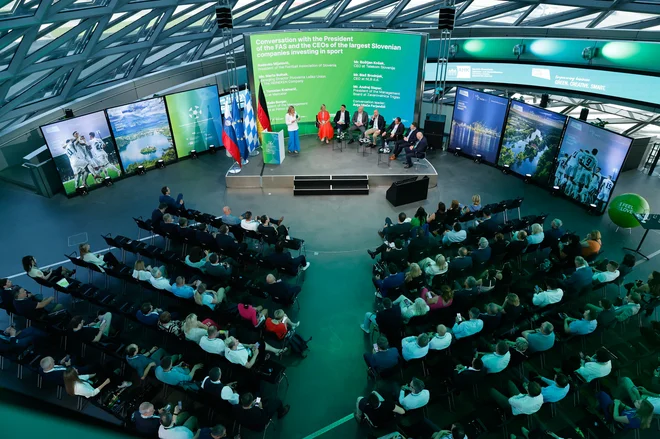 Kongresa se je udeležilo več kot 150 slovenskih in nemških podjetij, gospodarskih združenj in ustanov. FOTO: Leon Vidic/Delo