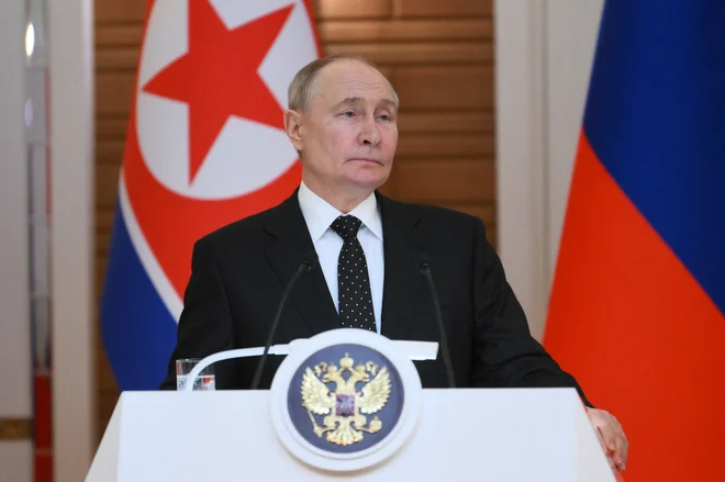 Zbliževanje Vladimirja Putina s Kim Džong Unom zbuja zaskrbljenost med severnokorejskimi sosedami in v ZDA. Foto Kristina Kormilitsyna/Reuters