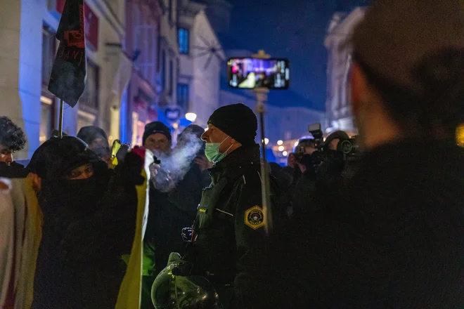 Mladi na protestih v Ljubljani. FOTO: Črt Piksi/Delo